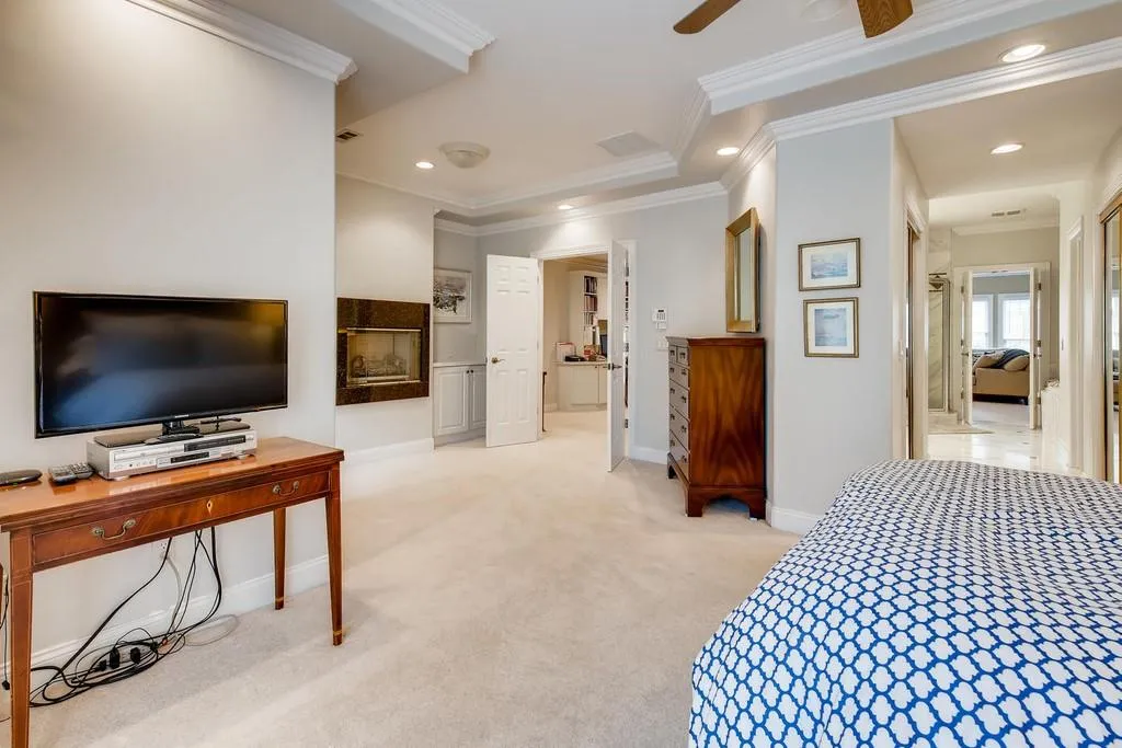 6375 Glenridge Drive Unit 201, Sandy Springs, Georgia 30328, 3 Bedrooms Bedrooms, ,3 BathroomsBathrooms,Residential,Sold,6375 Glenridge Drive Unit 201,6729874