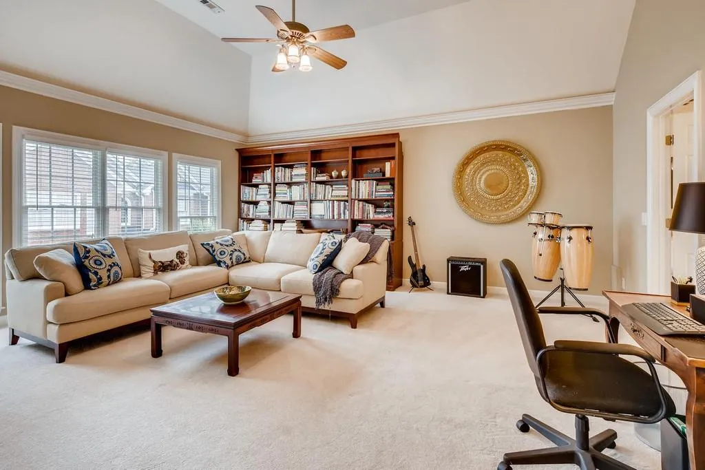 6375 Glenridge Drive Unit 201, Sandy Springs, Georgia 30328, 3 Bedrooms Bedrooms, ,3 BathroomsBathrooms,Residential,Sold,6375 Glenridge Drive Unit 201,6729874