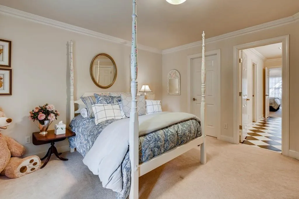 6375 Glenridge Drive Unit 201, Sandy Springs, Georgia 30328, 3 Bedrooms Bedrooms, ,3 BathroomsBathrooms,Residential,Sold,6375 Glenridge Drive Unit 201,6729874