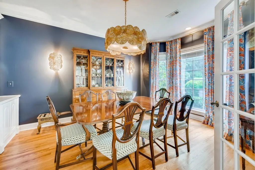 6375 Glenridge Drive Unit 201, Sandy Springs, Georgia 30328, 3 Bedrooms Bedrooms, ,3 BathroomsBathrooms,Residential,Sold,6375 Glenridge Drive Unit 201,6729874