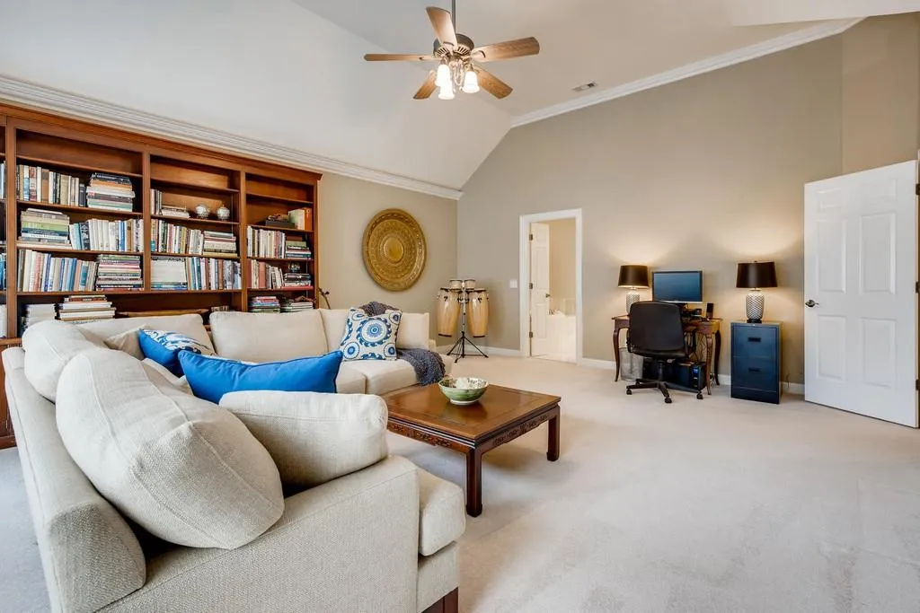 6375 Glenridge Drive Unit 201, Sandy Springs, Georgia 30328, 3 Bedrooms Bedrooms, ,3 BathroomsBathrooms,Residential,Sold,6375 Glenridge Drive Unit 201,6729874