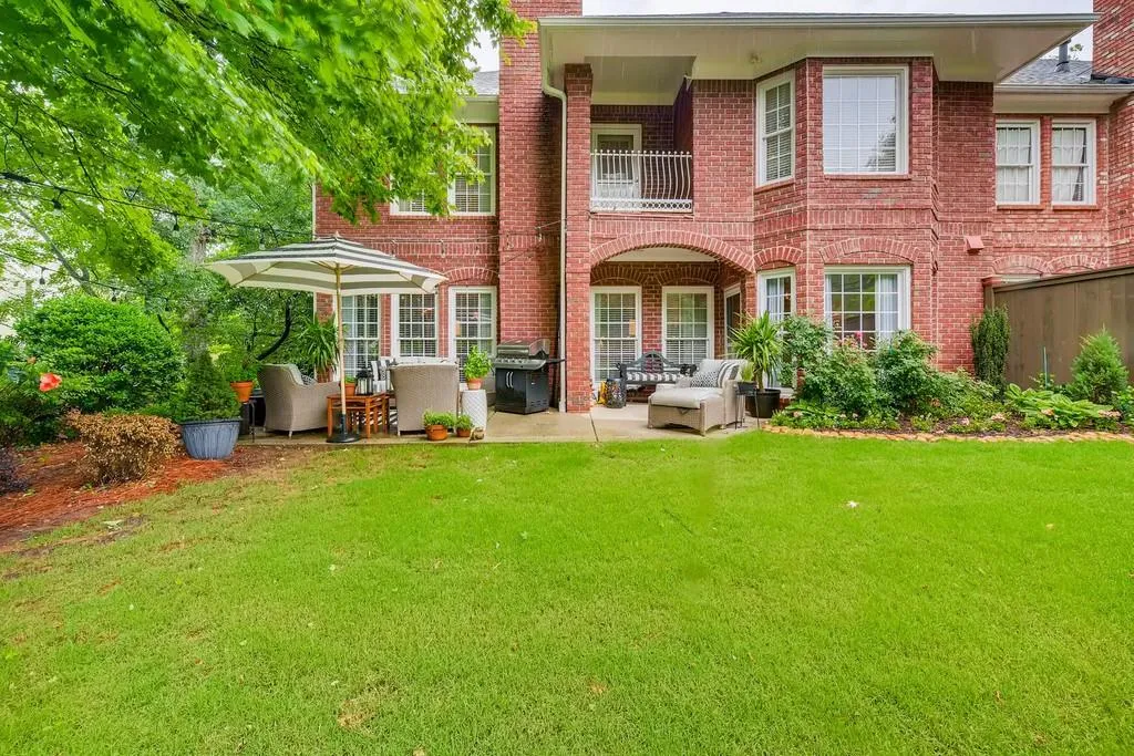 6375 Glenridge Drive Unit 201, Sandy Springs, Georgia 30328, 3 Bedrooms Bedrooms, ,3 BathroomsBathrooms,Residential,Sold,6375 Glenridge Drive Unit 201,6729874