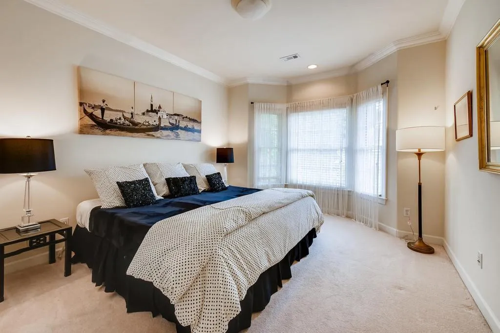 6375 Glenridge Drive Unit 201, Sandy Springs, Georgia 30328, 3 Bedrooms Bedrooms, ,3 BathroomsBathrooms,Residential,Sold,6375 Glenridge Drive Unit 201,6729874