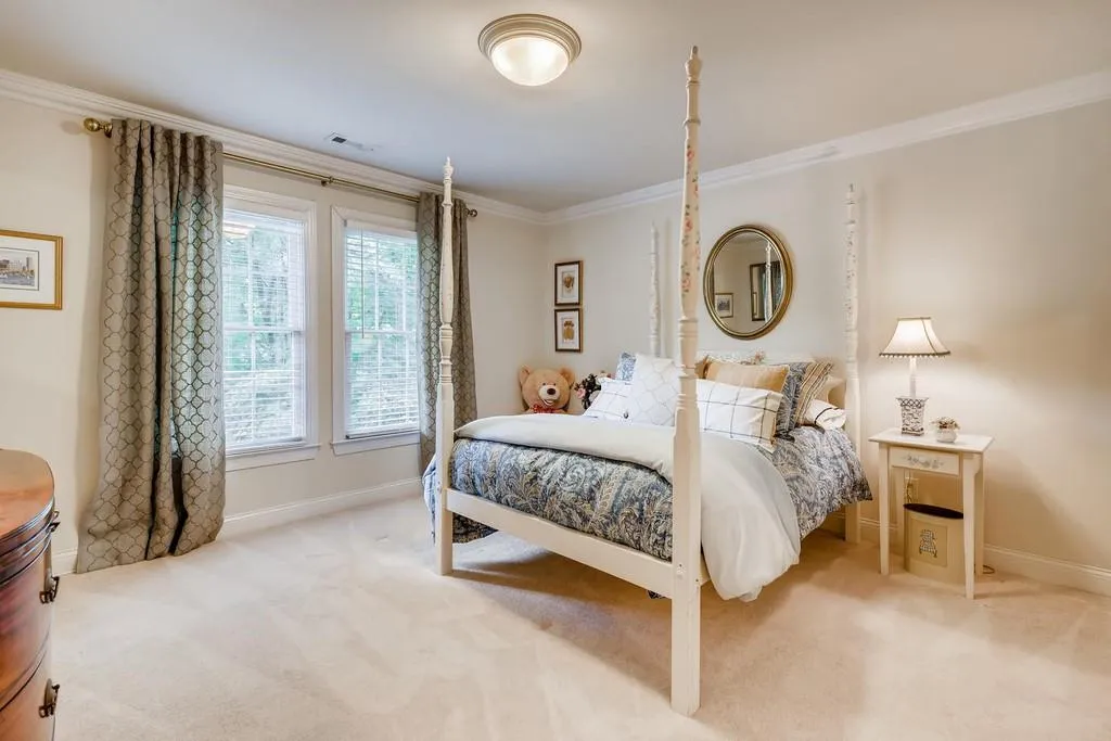 6375 Glenridge Drive Unit 201, Sandy Springs, Georgia 30328, 3 Bedrooms Bedrooms, ,3 BathroomsBathrooms,Residential,Sold,6375 Glenridge Drive Unit 201,6729874