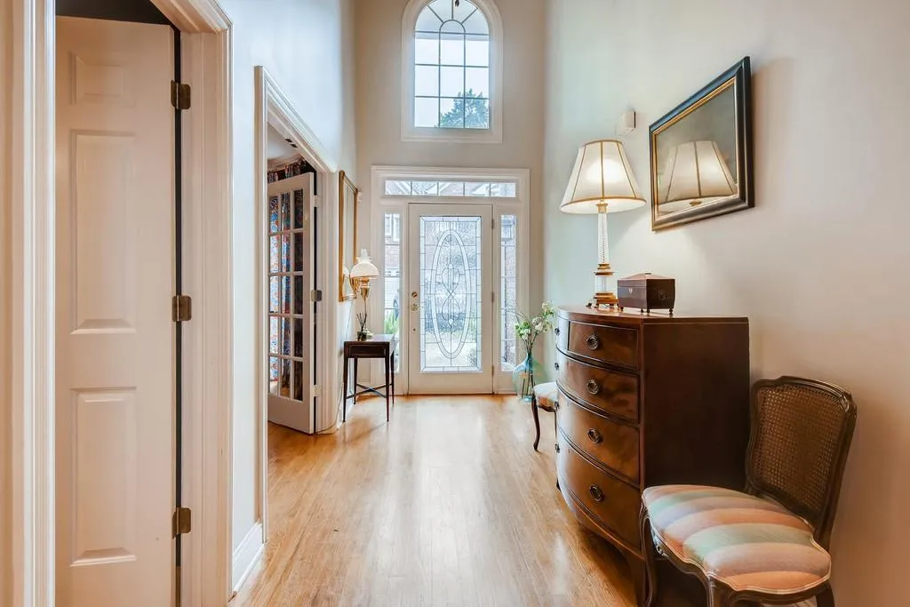 6375 Glenridge Drive Unit 201, Sandy Springs, Georgia 30328, 3 Bedrooms Bedrooms, ,3 BathroomsBathrooms,Residential,Sold,6375 Glenridge Drive Unit 201,6729874
