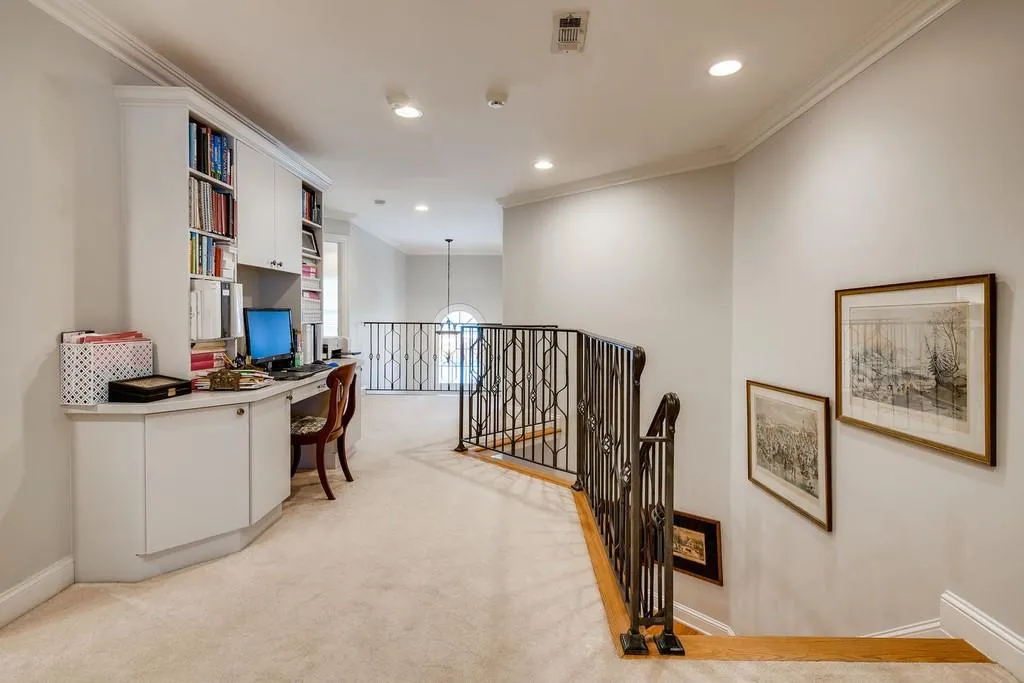 6375 Glenridge Drive Unit 201, Sandy Springs, Georgia 30328, 3 Bedrooms Bedrooms, ,3 BathroomsBathrooms,Residential,Sold,6375 Glenridge Drive Unit 201,6729874