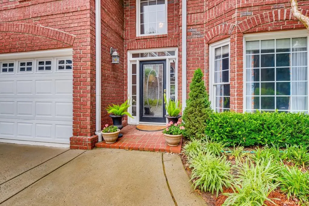 6375 Glenridge Drive Unit 201, Sandy Springs, Georgia 30328, 3 Bedrooms Bedrooms, ,3 BathroomsBathrooms,Residential,Sold,6375 Glenridge Drive Unit 201,6729874