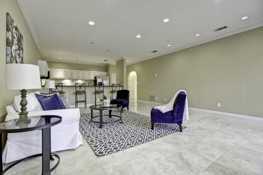 2499 Peachtree Road Ne Unit 201, Atlanta, Georgia 30305, 2 Bedrooms Bedrooms, ,2 BathroomsBathrooms,Residential,Sold,2499 Peachtree Road Ne Unit 201,5773165