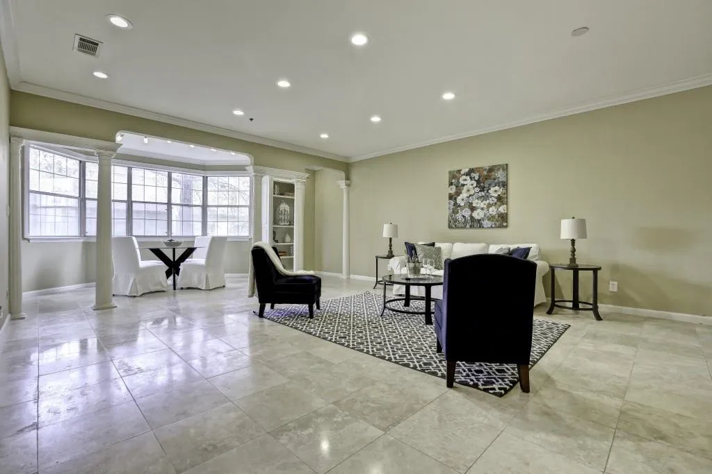 2499 Peachtree Road Ne Unit 201, Atlanta, Georgia 30305, 2 Bedrooms Bedrooms, ,2 BathroomsBathrooms,Residential,Sold,2499 Peachtree Road Ne Unit 201,5773165