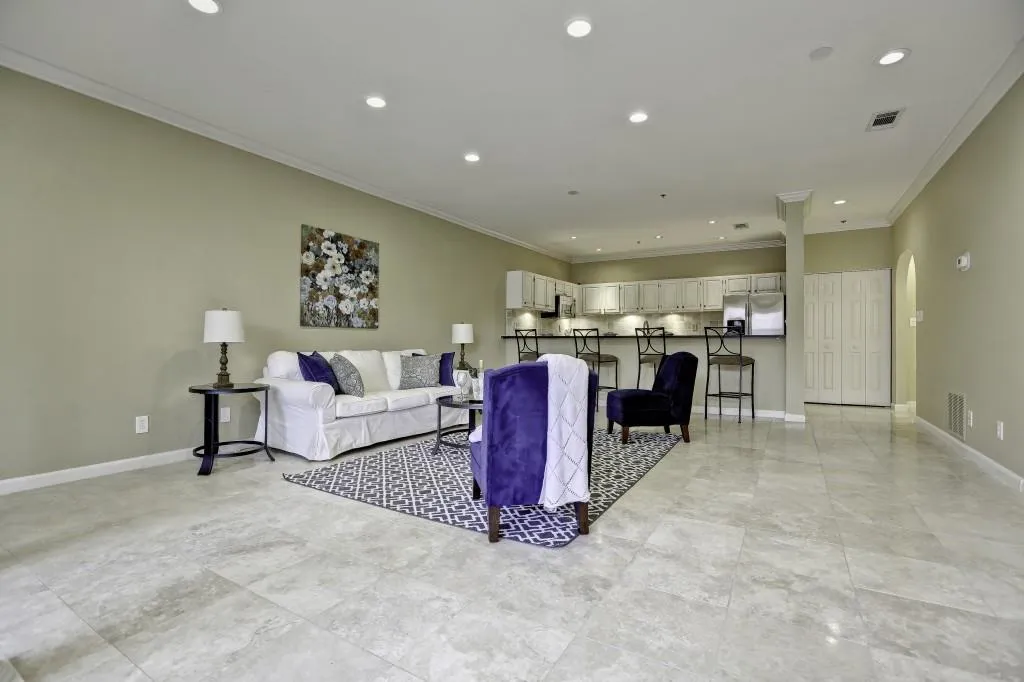2499 Peachtree Road Ne Unit 201, Atlanta, Georgia 30305, 2 Bedrooms Bedrooms, ,2 BathroomsBathrooms,Residential,Sold,2499 Peachtree Road Ne Unit 201,5773165