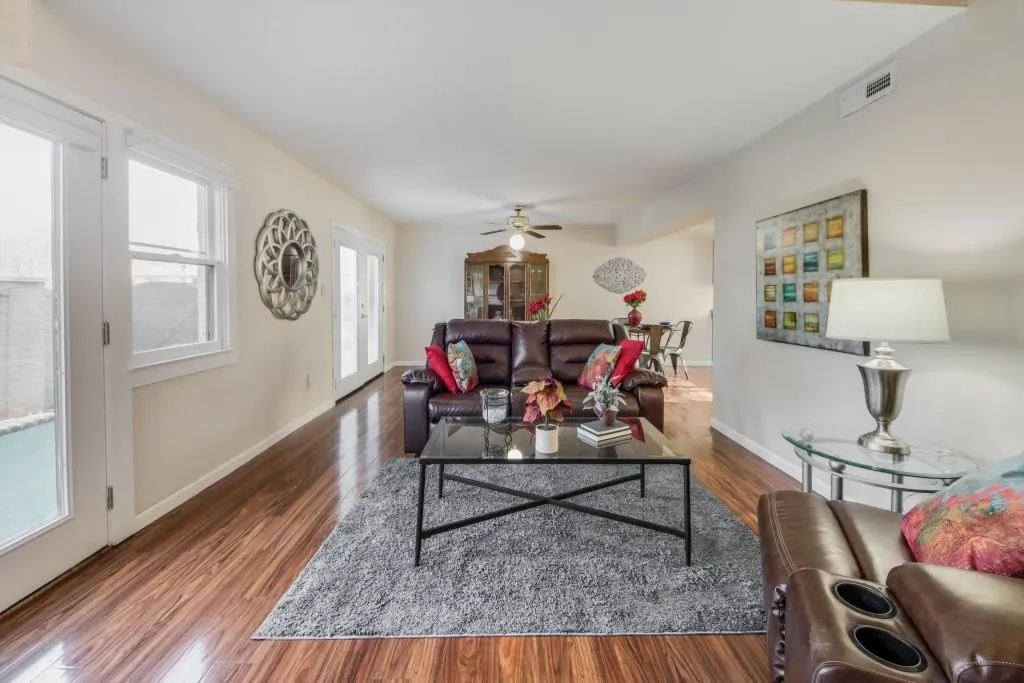 5400 Roswell Road Unit A4, Sandy Springs, Georgia 30342, 2 Bedrooms Bedrooms, ,1 BathroomBathrooms,Residential,Sold,5400 Roswell Road Unit A4,6831340