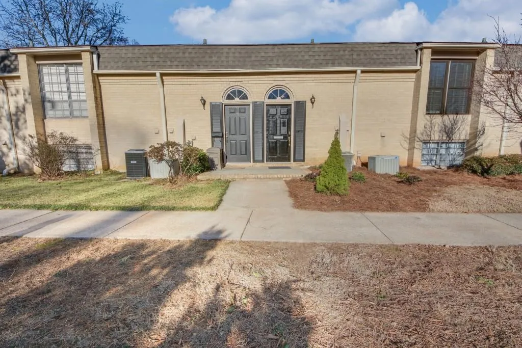 5400 Roswell Road Unit A4, Sandy Springs, Georgia 30342, 2 Bedrooms Bedrooms, ,1 BathroomBathrooms,Residential,Sold,5400 Roswell Road Unit A4,6831340
