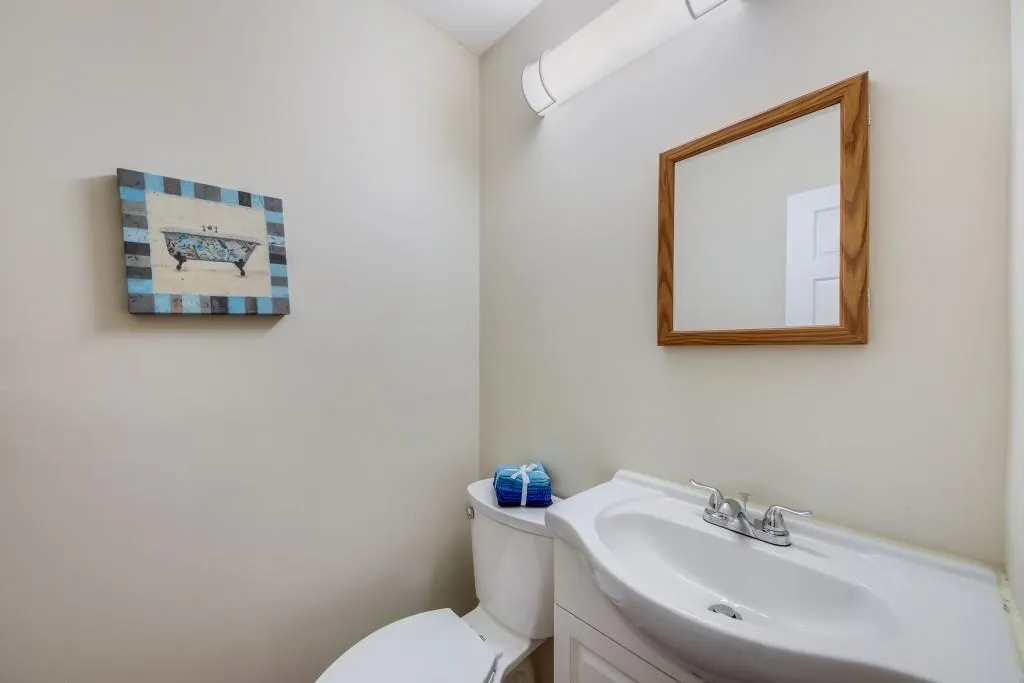 5400 Roswell Road Unit A4, Sandy Springs, Georgia 30342, 2 Bedrooms Bedrooms, ,1 BathroomBathrooms,Residential,Sold,5400 Roswell Road Unit A4,6831340