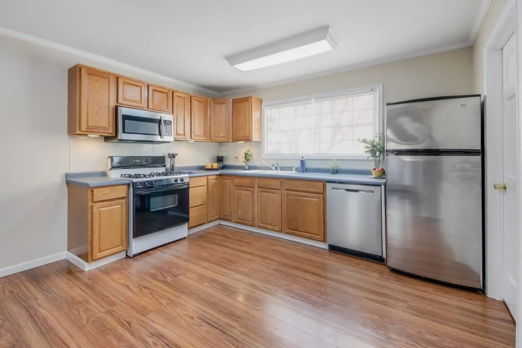 5400 Roswell Road Unit A4, Sandy Springs, Georgia 30342, 2 Bedrooms Bedrooms, ,1 BathroomBathrooms,Residential,Sold,5400 Roswell Road Unit A4,6831340