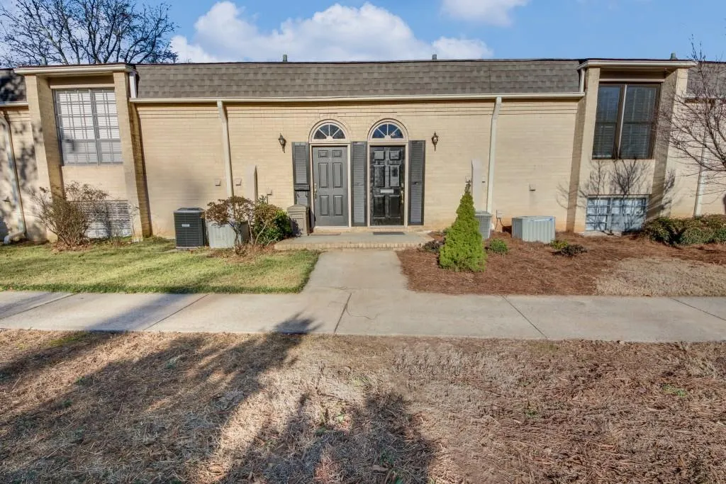 5400 Roswell Road Unit A4, Sandy Springs, Georgia 30342, 2 Bedrooms Bedrooms, ,1 BathroomBathrooms,Residential,Sold,5400 Roswell Road Unit A4,6831340