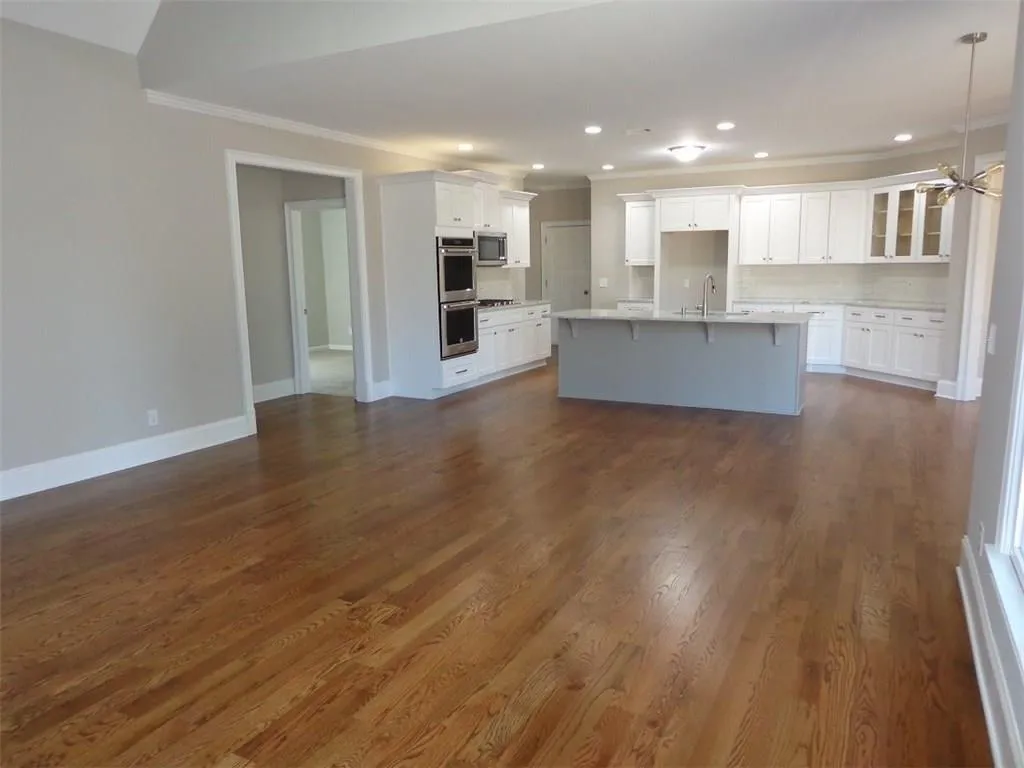 720 Ne Hunting View Point Ne, Sandy Springs, Georgia 30328, 4 Bedrooms Bedrooms, ,3 BathroomsBathrooms,Residential,Sold,720 Ne Hunting View Point Ne,5989140