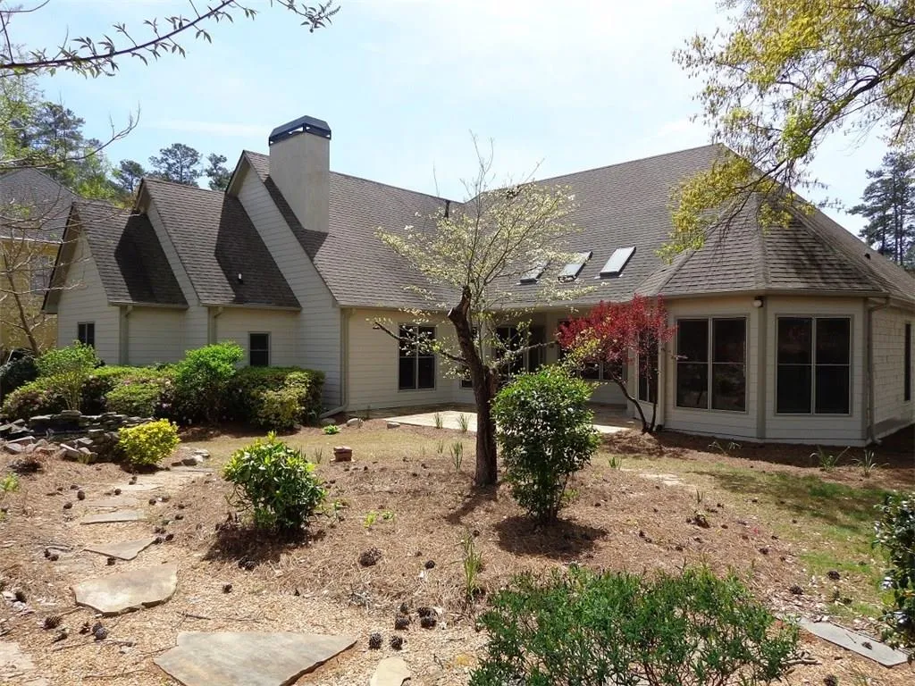 720 Ne Hunting View Point Ne, Sandy Springs, Georgia 30328, 4 Bedrooms Bedrooms, ,3 BathroomsBathrooms,Residential,Sold,720 Ne Hunting View Point Ne,5989140