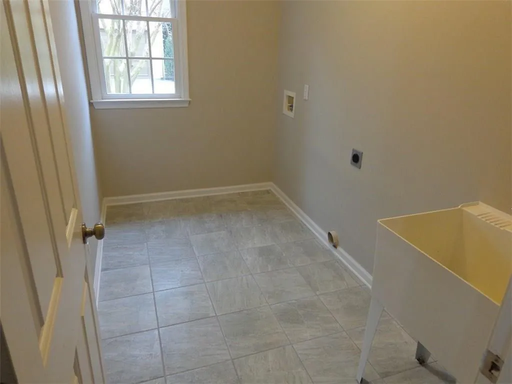 720 Ne Hunting View Point Ne, Sandy Springs, Georgia 30328, 4 Bedrooms Bedrooms, ,3 BathroomsBathrooms,Residential,Sold,720 Ne Hunting View Point Ne,5989140