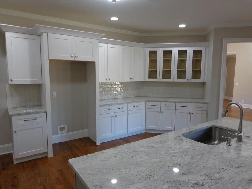 720 Ne Hunting View Point Ne, Sandy Springs, Georgia 30328, 4 Bedrooms Bedrooms, ,3 BathroomsBathrooms,Residential,Sold,720 Ne Hunting View Point Ne,5989140