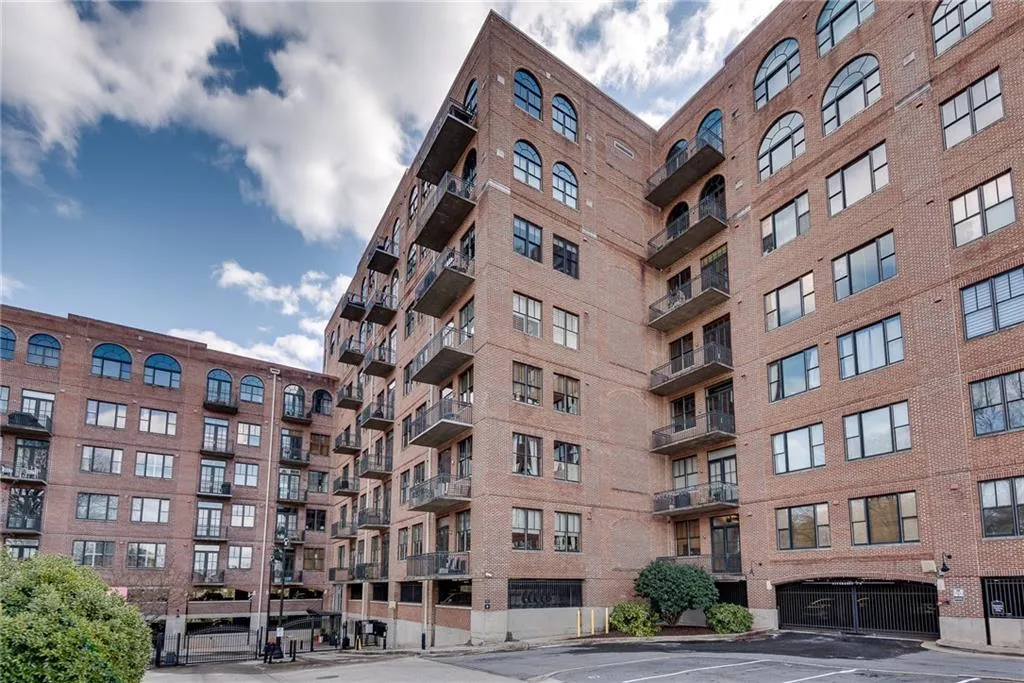 View of apartment building / complex