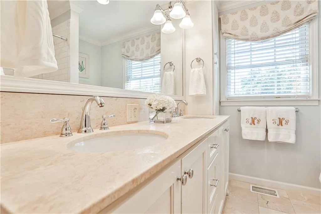 4750 Brinkley Lane, Atlanta, Georgia 30342, 3 Bedrooms Bedrooms, ,2 BathroomsBathrooms,Residential,Sold,4750 Brinkley Lane,7137083