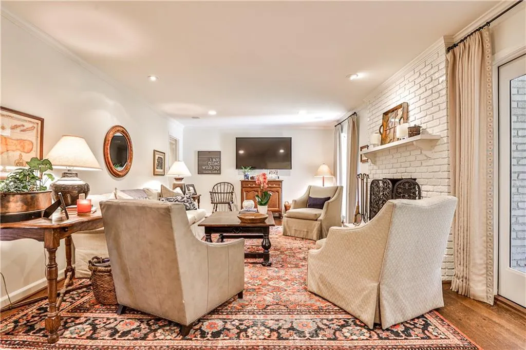 4750 Brinkley Lane, Atlanta, Georgia 30342, 3 Bedrooms Bedrooms, ,2 BathroomsBathrooms,Residential,Sold,4750 Brinkley Lane,7137083