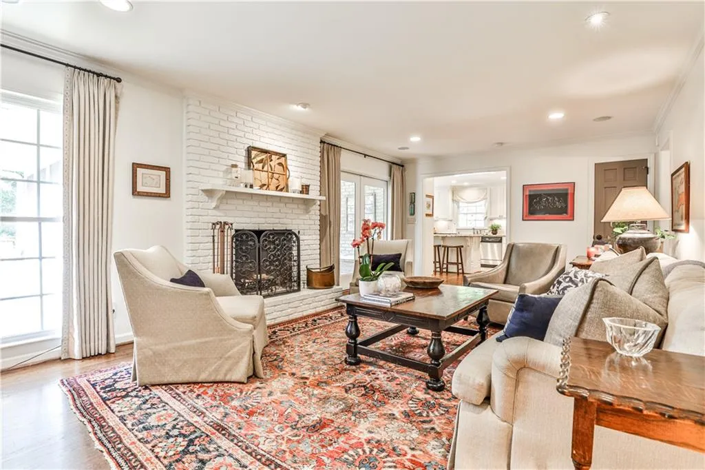 4750 Brinkley Lane, Atlanta, Georgia 30342, 3 Bedrooms Bedrooms, ,2 BathroomsBathrooms,Residential,Sold,4750 Brinkley Lane,7137083