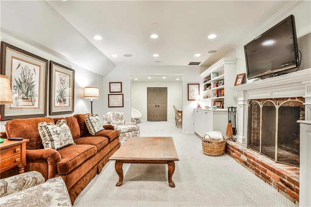 4750 Brinkley Lane, Atlanta, Georgia 30342, 3 Bedrooms Bedrooms, ,2 BathroomsBathrooms,Residential,Sold,4750 Brinkley Lane,7137083