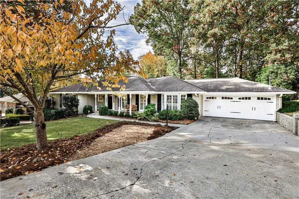 4750 Brinkley Lane, Atlanta, Georgia 30342, 3 Bedrooms Bedrooms, ,2 BathroomsBathrooms,Residential,Sold,4750 Brinkley Lane,7137083