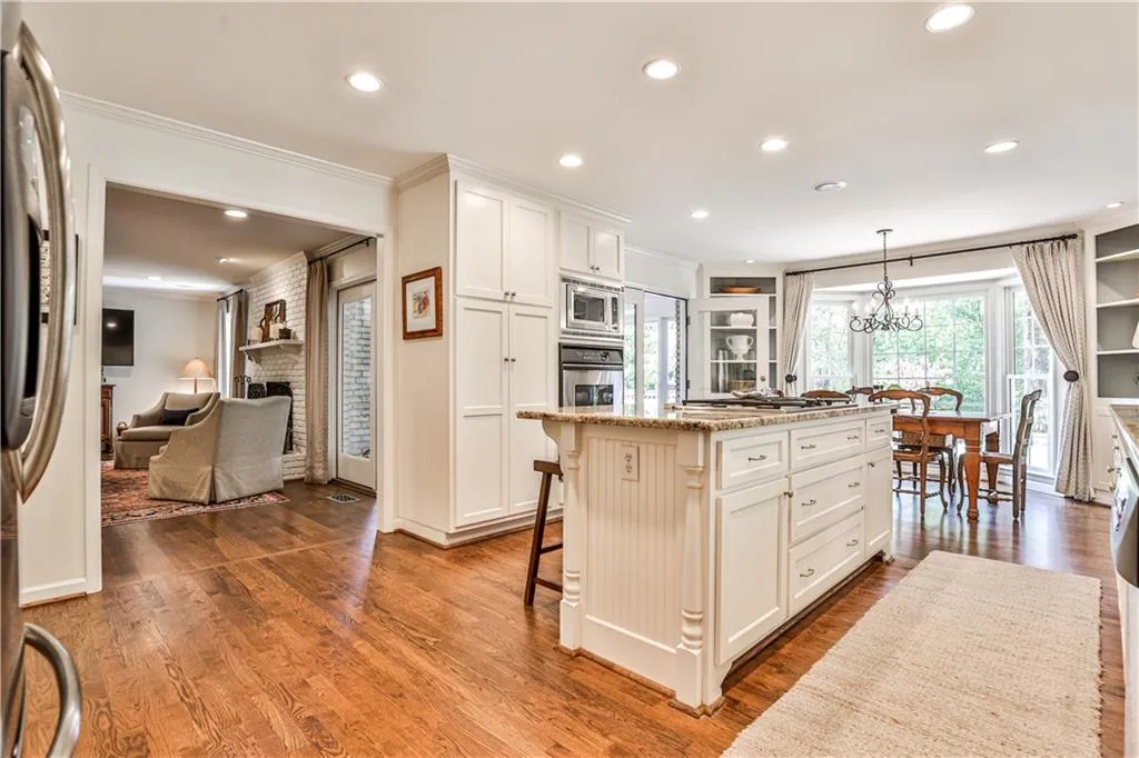 4750 Brinkley Lane, Atlanta, Georgia 30342, 3 Bedrooms Bedrooms, ,2 BathroomsBathrooms,Residential,Sold,4750 Brinkley Lane,7137083