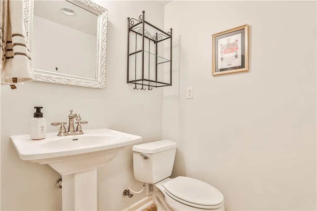 4750 Brinkley Lane, Atlanta, Georgia 30342, 3 Bedrooms Bedrooms, ,2 BathroomsBathrooms,Residential,Sold,4750 Brinkley Lane,7137083