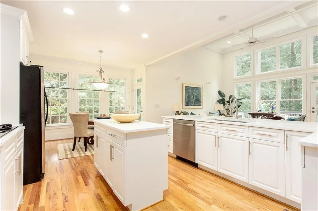 635 Regency Forest Court, Atlanta, Georgia 30342, 4 Bedrooms Bedrooms, ,3 BathroomsBathrooms,Residential,Sold,635 Regency Forest Court,6928153