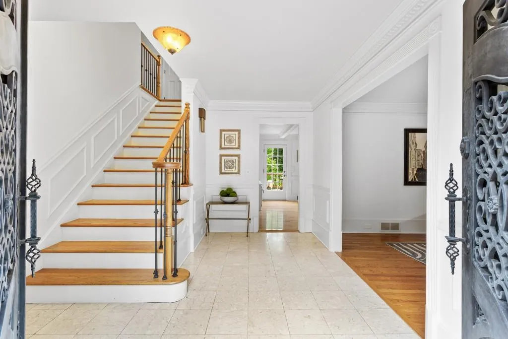 335 Crosstree Lane, Atlanta, Georgia 30328, 5 Bedrooms Bedrooms, ,4 BathroomsBathrooms,Residential,Sold,335 Crosstree Lane,6914339