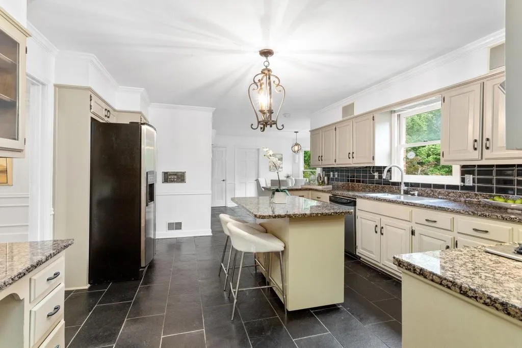 335 Crosstree Lane, Atlanta, Georgia 30328, 5 Bedrooms Bedrooms, ,4 BathroomsBathrooms,Residential,Sold,335 Crosstree Lane,6914339