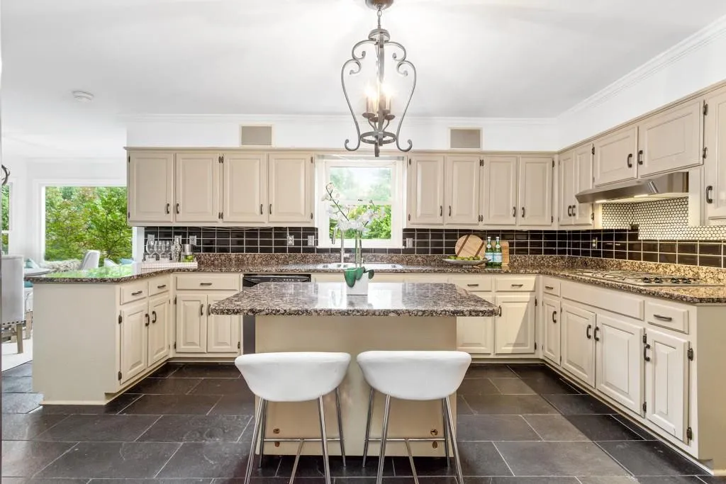 335 Crosstree Lane, Atlanta, Georgia 30328, 5 Bedrooms Bedrooms, ,4 BathroomsBathrooms,Residential,Sold,335 Crosstree Lane,6914339
