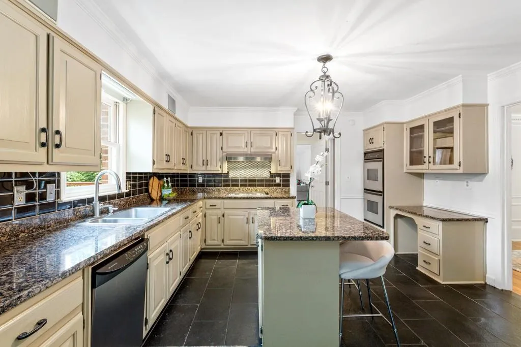 335 Crosstree Lane, Atlanta, Georgia 30328, 5 Bedrooms Bedrooms, ,4 BathroomsBathrooms,Residential,Sold,335 Crosstree Lane,6914339