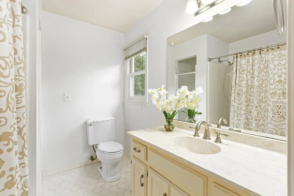 335 Crosstree Lane, Atlanta, Georgia 30328, 5 Bedrooms Bedrooms, ,4 BathroomsBathrooms,Residential,Sold,335 Crosstree Lane,6914339