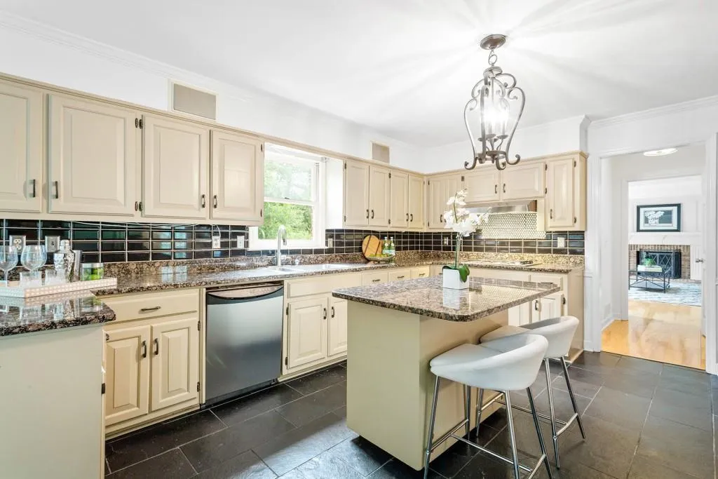335 Crosstree Lane, Atlanta, Georgia 30328, 5 Bedrooms Bedrooms, ,4 BathroomsBathrooms,Residential,Sold,335 Crosstree Lane,6914339