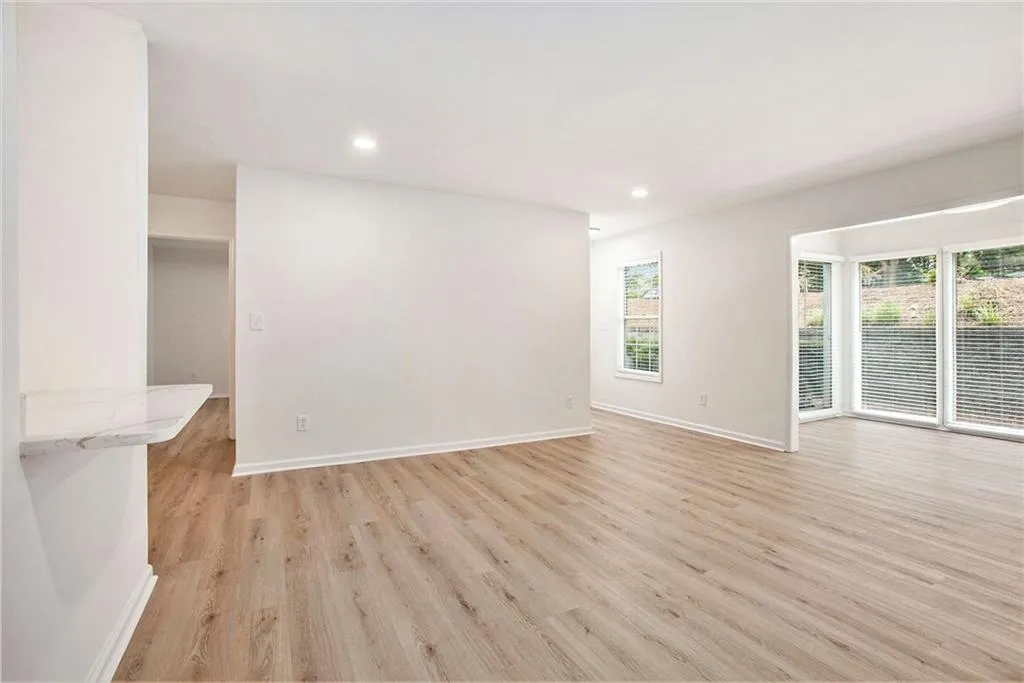 608 Natchez Trace, Atlanta, Georgia 30350, 2 Bedrooms Bedrooms, ,2 BathroomsBathrooms,Residential,Sold,608 Natchez Trace,7429195