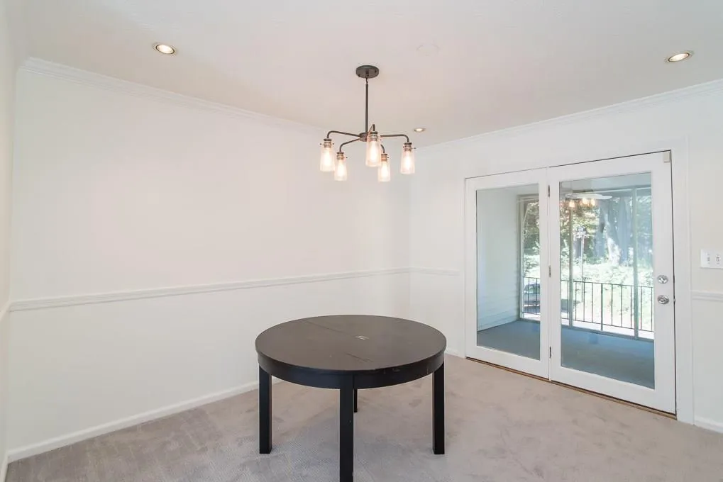 6700 Roswell Road Unit 6d, Sandy Springs, Georgia 30328, 3 Bedrooms Bedrooms, ,2 BathroomsBathrooms,Residential,Sold,6700 Roswell Road Unit 6d,5931801