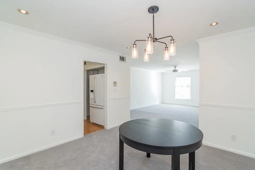 6700 Roswell Road Unit 6d, Sandy Springs, Georgia 30328, 3 Bedrooms Bedrooms, ,2 BathroomsBathrooms,Residential,Sold,6700 Roswell Road Unit 6d,5931801