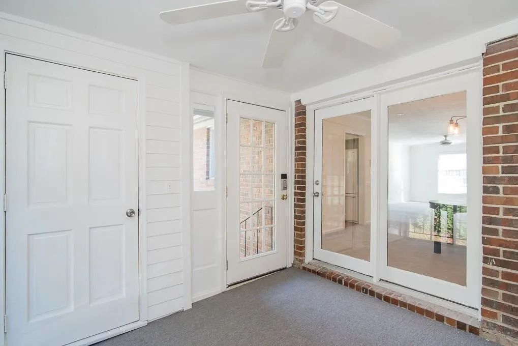 6700 Roswell Road Unit 6d, Sandy Springs, Georgia 30328, 3 Bedrooms Bedrooms, ,2 BathroomsBathrooms,Residential,Sold,6700 Roswell Road Unit 6d,5931801