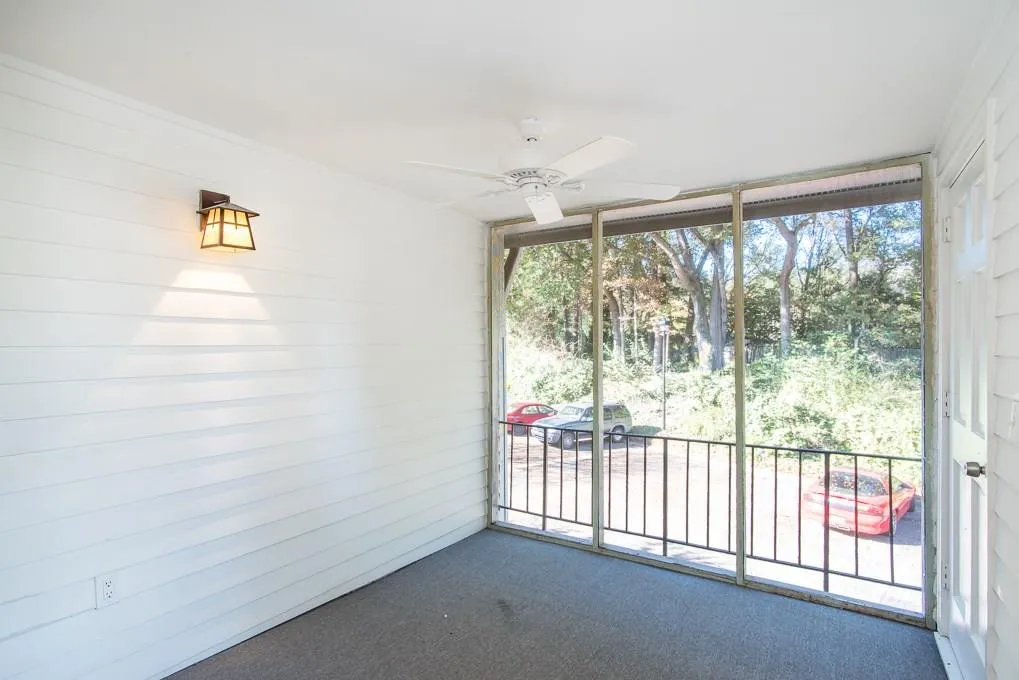 6700 Roswell Road Unit 6d, Sandy Springs, Georgia 30328, 3 Bedrooms Bedrooms, ,2 BathroomsBathrooms,Residential,Sold,6700 Roswell Road Unit 6d,5931801