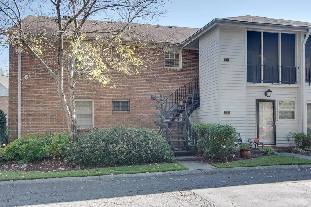 6700 Roswell Road Unit 6d, Sandy Springs, Georgia 30328, 3 Bedrooms Bedrooms, ,2 BathroomsBathrooms,Residential,Sold,6700 Roswell Road Unit 6d,5931801