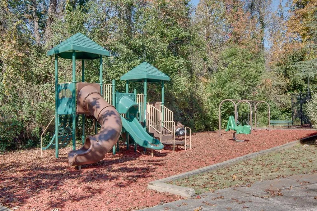 6700 Roswell Road Unit 6d, Sandy Springs, Georgia 30328, 3 Bedrooms Bedrooms, ,2 BathroomsBathrooms,Residential,Sold,6700 Roswell Road Unit 6d,5931801