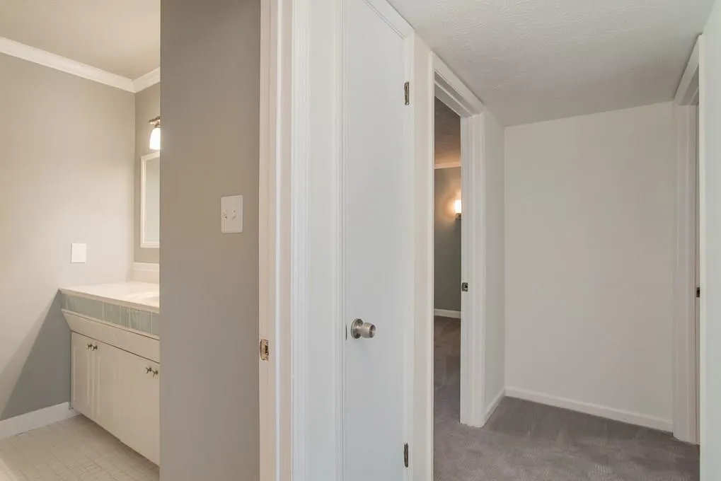 6700 Roswell Road Unit 6d, Sandy Springs, Georgia 30328, 3 Bedrooms Bedrooms, ,2 BathroomsBathrooms,Residential,Sold,6700 Roswell Road Unit 6d,5931801