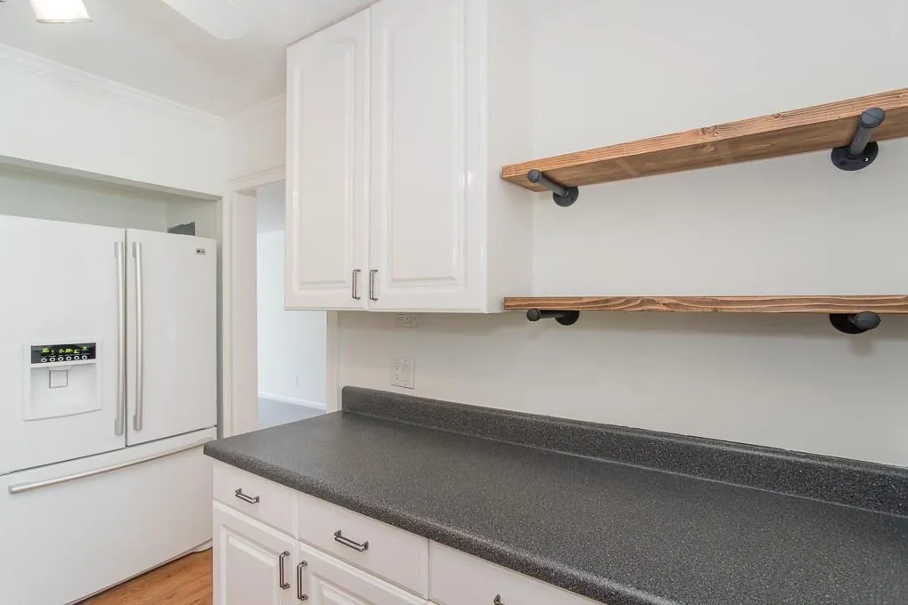 6700 Roswell Road Unit 6d, Sandy Springs, Georgia 30328, 3 Bedrooms Bedrooms, ,2 BathroomsBathrooms,Residential,Sold,6700 Roswell Road Unit 6d,5931801