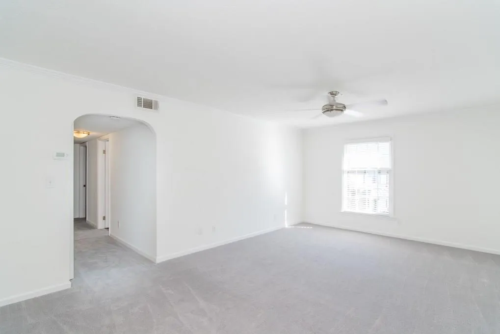 6700 Roswell Road Unit 6d, Sandy Springs, Georgia 30328, 3 Bedrooms Bedrooms, ,2 BathroomsBathrooms,Residential,Sold,6700 Roswell Road Unit 6d,5931801