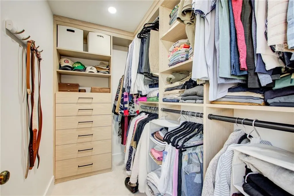 Brand new  walk in closet