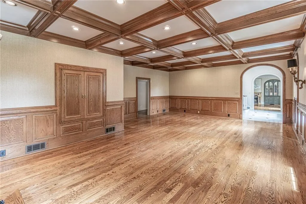 5695 Glen Errol Road, Sandy Springs, Georgia 30327, 7 Bedrooms Bedrooms, ,6 BathroomsBathrooms,Residential,Sold,5695 Glen Errol Road,6917834